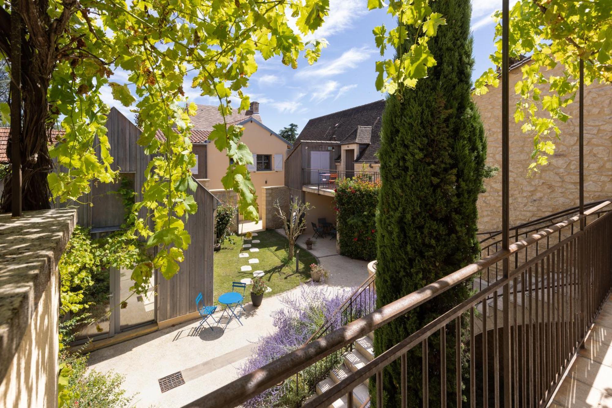 Logis Hotel Archambeau Thonac Exteriör bild