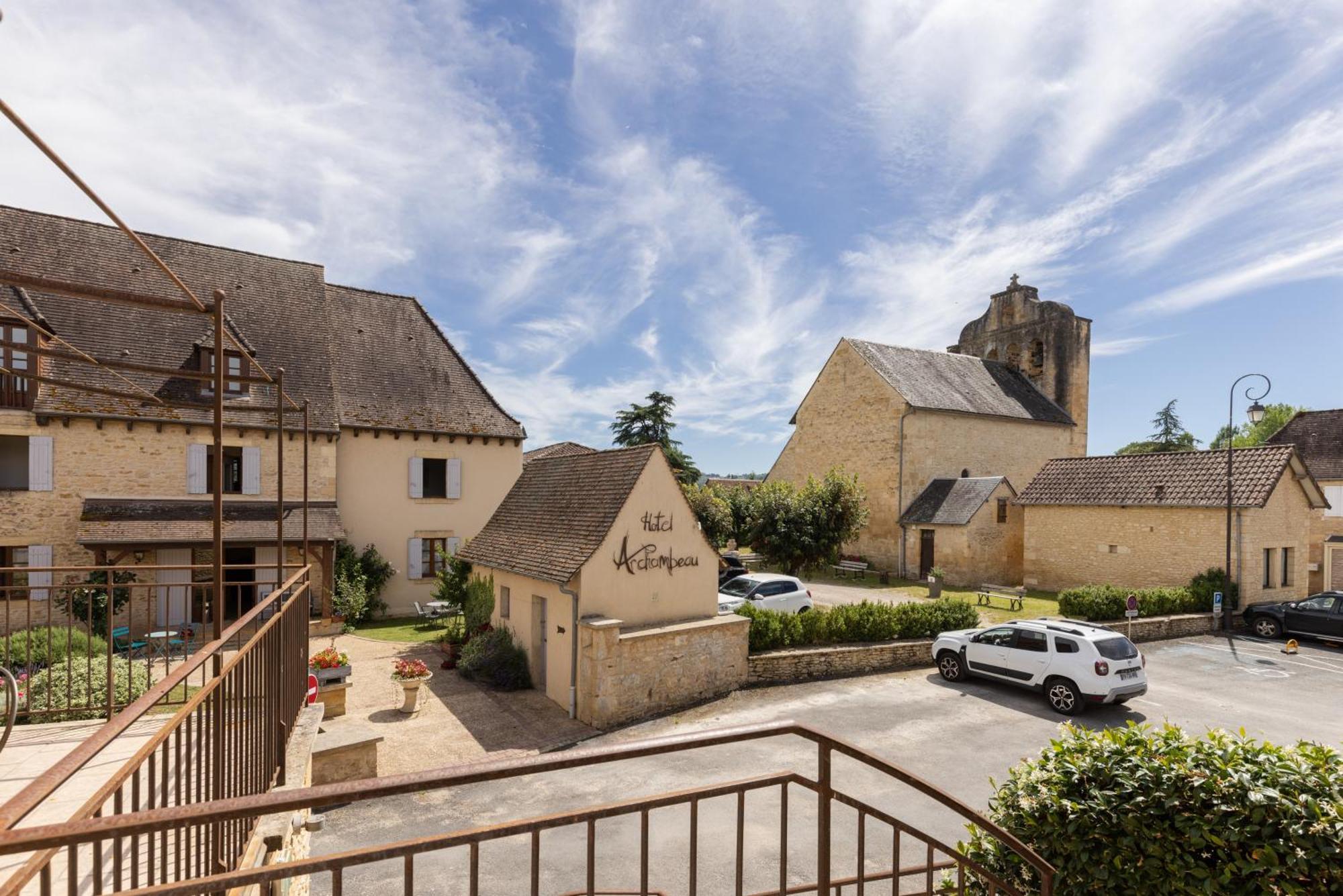 Logis Hotel Archambeau Thonac Exteriör bild